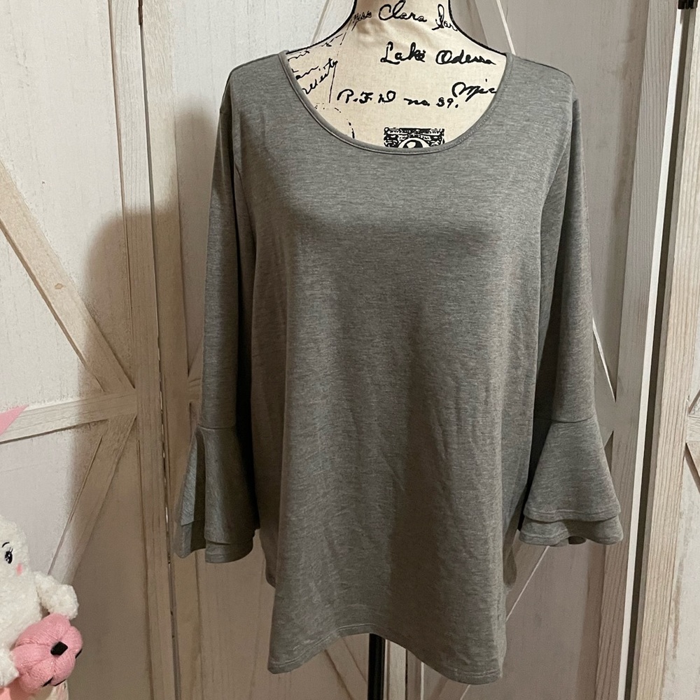 LANE BRYANT EUC GREY BELL SLEEVE STRAPPY BACK TOP 18/20